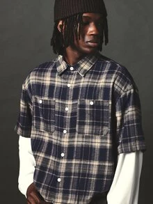 SUMWON Cropped Plaid Flannel Short Sleeve Shirt With Point Collar Chest Pocket And Back Logo Text Print - Multicolor - View 4