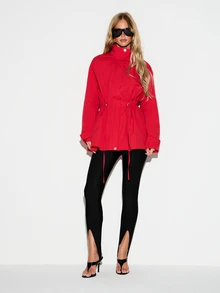 KIZN Jaket Windbreaker Merah Mencolok dengan Tali Serut di Pinggang, Kerah Tegak, Detail Kancing Jepret, Siluet Ramping, Lengan Panjang, Pakaian Luar Musim Semi - Merah - View 3