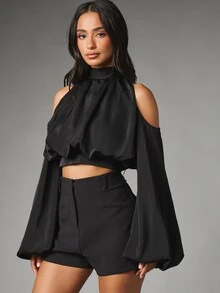 MISSGUIDED ملابس علوية قصيرة من الساتان بكتف مكشوف وأكمام منتفخة دراماتيكية وياقة عالية مع تفصيل ربطة خلفية، توب للسهرات والحفلات - الأسود - مشاهدة 5