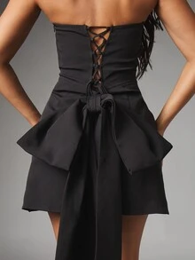 MISSGUIDED Gaun Mini Tanpa Tali dengan Detail Korset di Bagian Belakang dan Pita Besar, Siluet Pas dan Mengembang, untuk Pesta Malam Hari - Hitam - View 1