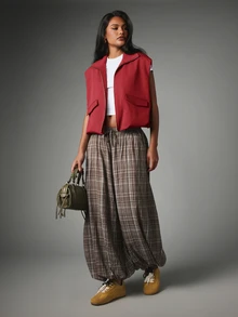MISSGUIDED Cropped Zip-Up Vest With Stand Collar Flap Pockets Structured Shoulders Fall Layering Staple Sleeveless Jacket - Burgundy - View 3