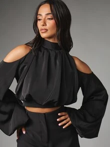 MISSGUIDED ملابس علوية قصيرة من الساتان بكتف مكشوف وأكمام منتفخة دراماتيكية وياقة عالية مع تفصيل ربطة خلفية، توب للسهرات والحفلات - الأسود - مشاهدة 2