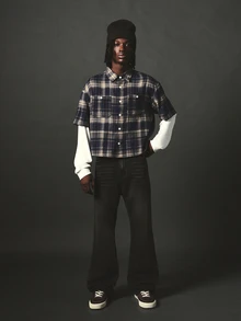 SUMWON Cropped Plaid Flannel Short Sleeve Shirt With Point Collar Chest Pocket And Back Logo Text Print - Multicolor - View 3