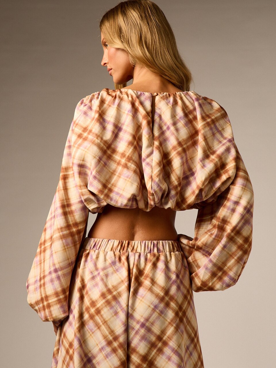 AiiRZ Puff Sleeve Gathered Scoop Neck Plaid Crop Blouse