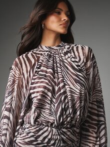 MISSGUIDED Gaun Mini Chiffon Motif Zebra, Leher Tinggi, Lengan Panjang Mengembang, Pinggang Berkerut, Bodycon, Gaun Pesta, Liburan, Malam Hari - MultiWarna - View 4