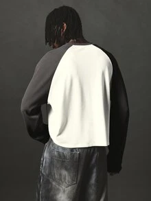 SUMWON Cropped Raglan Long Sleeve Tee Color Block Waffle Knit Crew Neck Boxy Fit Top With Contrast Charcoal Sleeves And Logo Print - Multicolor - View 2