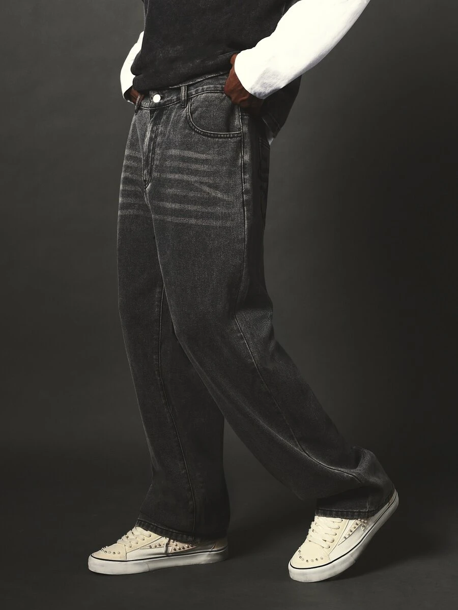 SUMWON Celana Jeans Denim Washed Model Lebar dengan Detail Logo Cetak Grafis di Saku Belakang, Potongan Longgar, Panjang Penuh, Gaya Streetwear. - Grey - View 1