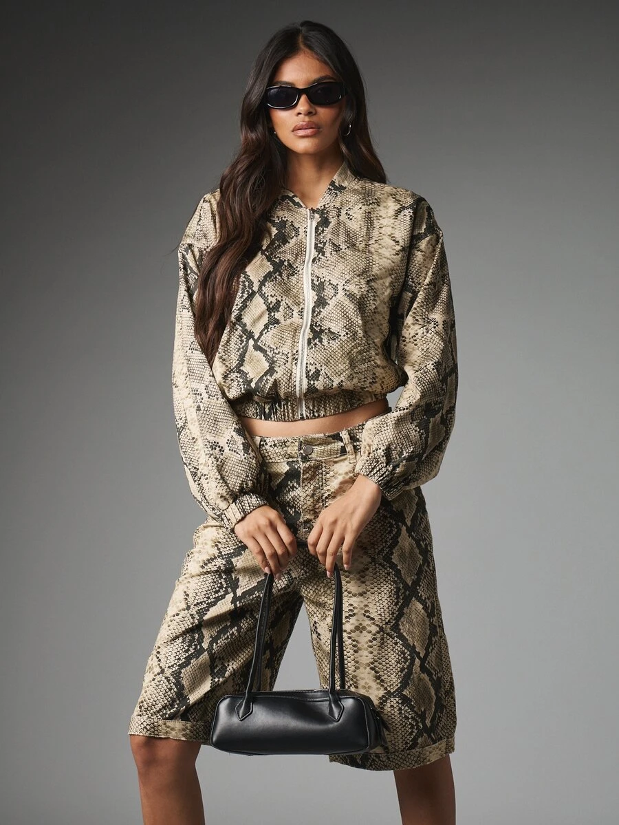 MISSGUIDED Jaket Bomber Pendek Motif Ular dengan Resleting Penuh, Kerah Tegak, dan Hem Elastis, Potongan Longgar, Lengan Panjang - MultiWarna - View 1