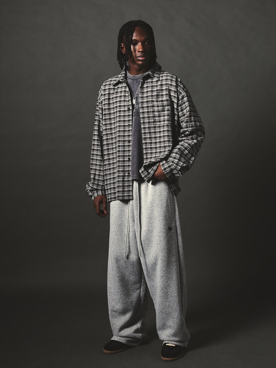 Calça de Moletom Perna Larga com Logo Bordado, Cintura com Cordão, Ajuste Relaxado, Calça Streetwear, Casual, Roupa de Descanso, Outono Inverno