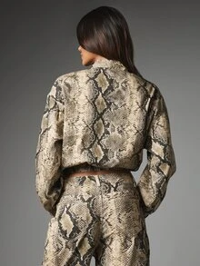 MISSGUIDED Jaket Bomber Pendek Motif Ular dengan Resleting Penuh, Kerah Tegak, dan Hem Elastis, Potongan Longgar, Lengan Panjang - MultiWarna - View 2