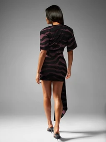 MISSGUIDED Tiger Print Ruched Mini Dress With High Low Hem Short Sleeve Round Neck Gathered Waist Party Holiday Night Out Dress - Burgundy - View 2