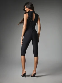 MISSGUIDED Jumpsuit Capri Tanpa Lengan dengan Kerah Mock dan Detail Potongan Punggung Terbuka, Model Catsuit Pas Badan untuk Liburan Musim Panas - Hitam - View 2