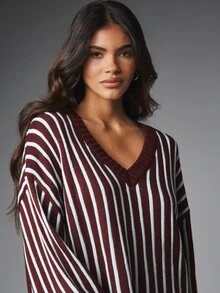 MISSGUIDED Gaun Mini Sweater Bergaris Ukuran Besar, Gaun Rajut Lengan Panjang Leher V, Gaya Pullover Nyaman untuk Musim Gugur dan Musim Dingin - Burgundy - View 3