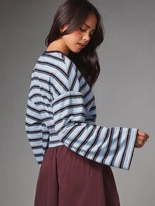 MISSGUIDED Atasan Crop Lengan Panjang Bergaris dengan Kerah Bulat Bergaris Warna Biru Tua dan Detail Logo untuk Musim Semi dan Musim Panas - MultiWarna - View 2