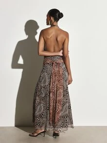 KSTM Gaun Maxi Leher Halter dengan Punggung Terbuka, Motif Paisley AOP, dan Detail Selempang Pinggang, Gaun Malam Chiffon yang Mengalir - MultiWarna - View 2