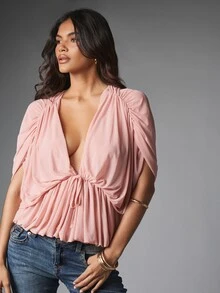 MISSGUIDED Blus Lengan Kelelawar Berkerah V dengan Detail Ikatan di Depan dan Punggung Terbuka, Cocok untuk Kencan Malam Liburan Musim Panas - Berwarna merah muda - View 1