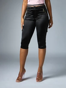 BABYPHAT Celana Capri Kargo Pendek Satin dengan Detail Resleting Emas, Pinggang Sedang, Potongan Kaki Ramping, Model Manset di Pergelangan Kaki, Saku, Cocok untuk Pesta Festival Musim Panas - Hitam - View 1