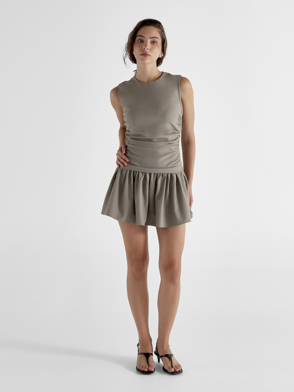KSTM Vestido Mini Sem Mangas com Decote Redondo, Franzido Lateral e Saia Plissada com Cintura Baixa, Perfeito para Festas de Verão e Eventos Noturnos