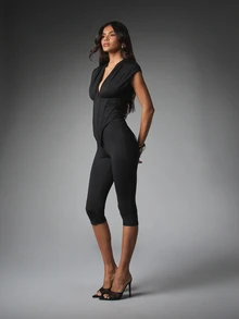 MISSGUIDED Jumpsuit Korset Berpotongan V-Neck Dalam dengan Lengan Pendek dan Detail Tali di Bagian Belakang, Potongan Kaki Ketat Pendek - Hitam - View 4