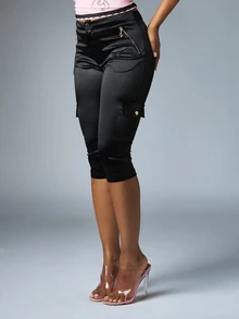 BABYPHAT Celana Capri Kargo Pendek Satin dengan Detail Resleting Emas, Pinggang Sedang, Potongan Kaki Ramping, Model Manset di Pergelangan Kaki, Saku, Cocok untuk Pesta Festival Musim Panas - Hitam - View 3