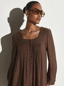 KSTM Gaun Mini Leher Persegi dengan Detail Trim Renda, Lengan Panjang Mengembang, Kancing Depan, Lipatan, Tenun Kerut, Siluet Babydoll - Coffee Brown - View 3