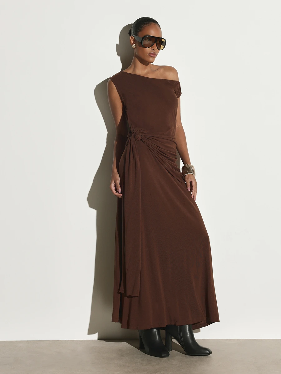 KSTM Gaun Maxi Asimetris Satu Bahu dengan Detail Simpul dan Kerutan di Pinggang, Lengan Pendek, Siluet A-Line yang Mengalir - Coffee Brown - View 1