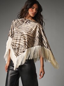 MISSGUIDED Atasan Poncho Lengan Kelelawar dengan Hiasan Rumbai Satin Motif Zebra, Leher Perahu, Hem Tinggi Rendah, Blus Pesta, Festival, Liburan, dan Pernyataan Gaya. - MultiWarna - View 5