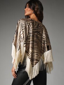 MISSGUIDED Atasan Poncho Lengan Kelelawar dengan Hiasan Rumbai Satin Motif Zebra, Leher Perahu, Hem Tinggi Rendah, Blus Pesta, Festival, Liburan, dan Pernyataan Gaya. - MultiWarna - View 3