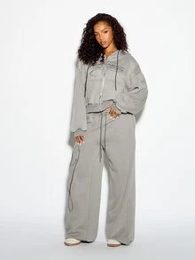 SUMWON WOMEN Celana Jogging Longgar Ukuran Besar dengan Bordir Sayap Hati Tulisan Kaligrafi pada Kaki, Motif Cetak, Tali Serut, Pinggang Elastis, Saku Samping, Celana Santai Kasual - Grey - View 2