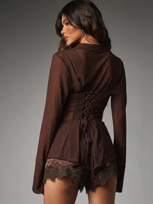 MISSGUIDED Blus sifon transparan berkerah kancing depan dengan detail korset bertali di belakang dan hem tinggi-rendah, cocok untuk kencan malam atau acara malam hari. - Coffee Brown - View 2