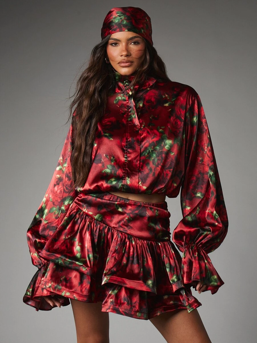 MISSGUIDED Setelan Satin Motif Bunga: Blus Crop Berkerah Lengan Lonceng dan Rok Mini Berumbai, Sempurna untuk Pesta Liburan atau Kencan Malam - MultiWarna - View 1