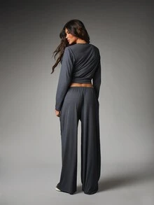 MISSGUIDED Setelan Dua Potong Atasan Crop Lengan Panjang dan Celana Palazzo Lebar dengan Pinggang Elastis untuk Bersantai - Hitam - View 3
