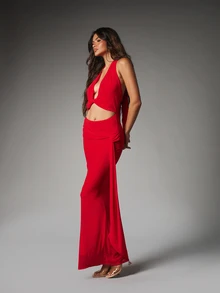 MISSGUIDED Gaun Maxi Model Halter Neck dengan Potongan di Bagian Perut, Detail Putaran di Bagian Depan, dan Punggung Terbuka, Cocok untuk Pesta Malam dan Musim Liburan. - Merah - View 4