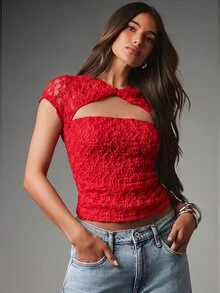 MISSGUIDED Lace Crop Top With Twist Cutout Neckline And Cap Sleeves Fitted Stretch Floral Texture Summer Night Out Top - Red - View 4
