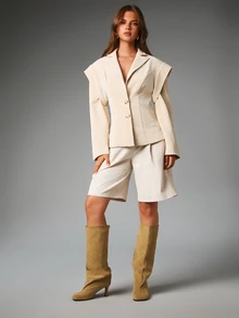 MISSGUIDED Blazer Berstruktur dengan Detail Bahu yang Menonjol, Penutup Kancing Satu Baris, Pinggang Pas, Kerah Bergelombang, Lengan Panjang, Pakaian Kantor - Khaki - View 4