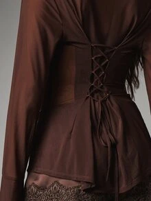 MISSGUIDED Blus sifon transparan berkerah kancing depan dengan detail korset bertali di belakang dan hem tinggi-rendah, cocok untuk kencan malam atau acara malam hari. - Coffee Brown - View 5