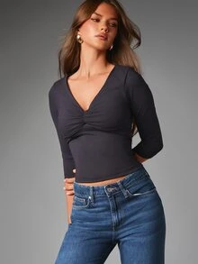 MISSGUIDED Crop Top Leher V dengan Detail Kerut di Bagian Dada dan Lengan 3/4 yang Pas di Badan, Detail Kerut yang Elegan, Serbaguna, Cocok untuk Acara Malam Hari, Musim Semi dan Musim Panas. - Hitam - View 4