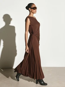 KSTM Gaun Maxi Asimetris Satu Bahu dengan Detail Simpul dan Kerutan di Pinggang, Lengan Pendek, Siluet A-Line yang Mengalir - Coffee Brown - View 7
