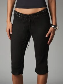 MISSGUIDED Celana Capri Pendek Berpinggang Rendah dengan Detail Tali Pengikat Lubang Logam di Pinggang, Potongan Ketat, Panjang di Bawah Lutut, Gaya Kasual Elastis - Hitam - View 5