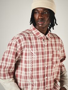 SUMWON Plaid Crop Shirt With Cursive Script Back Print Button-Down Collared Short Sleeve Boxy Fit Top - Red - View 4