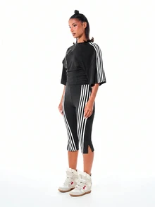 SUMWON WOMEN Oversized Crop Top With Vertical Stripe Sleeves And Script Graphic Print Round Neck Half Sleeve Boxy Fit - Black - View 4