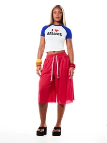 SUMWON WOMEN I Love Ballers 圖案短版落肩袖 T 恤，皇家藍對比袖、圓領，適合夏季音樂祭與比賽日 - 藏蓝色 - 查看 6