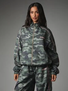 Missguided x Playboy Jaket Windbreaker Oversized Motif Kamuflase dengan Kerah Tegak, Lis Pink, dan Resleting Penuh, Pakaian Wajib untuk Musim Gugur dan Musim Dingin - MultiWarna - View 1