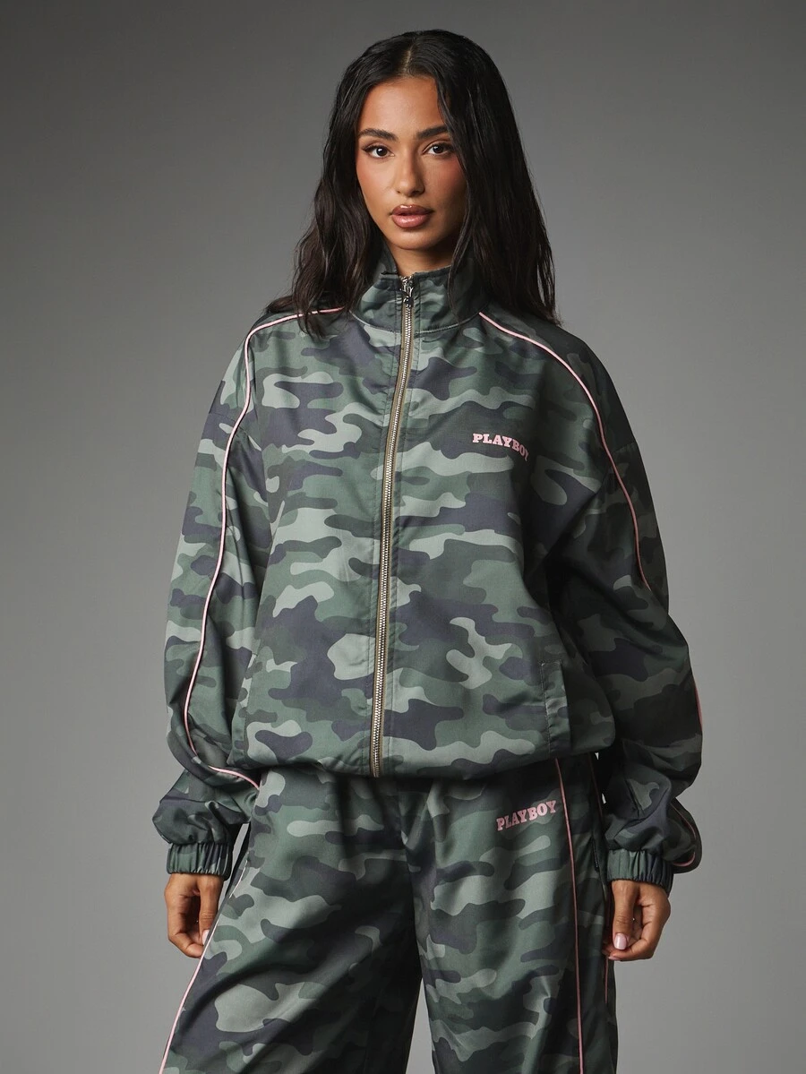 Missguided x Playboy Jaket Windbreaker Oversized Motif Kamuflase dengan Kerah Tegak, Lis Pink, dan Resleting Penuh, Pakaian Wajib untuk Musim Gugur dan Musim Dingin - MultiWarna - View 1