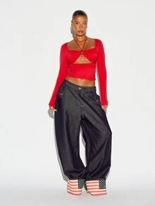 SUMWON WOMEN Atasan Crop Top Lengan Panjang dengan Potongan Terbuka, Leher Bentuk Hati, Detail Tali Halter, dan Hem Berkerut, Cocok untuk Pesta Malam Hari - Merah - View 3