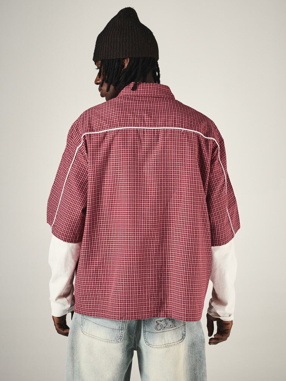Chemise à carreaux oversize à manches courtes avec boutons, bordure contrastée et imprimé logo audacieux pour un style streetwear décontracté d'été