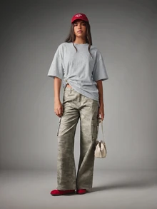 MISSGUIDED Oversized Crew Neck T-Shirt With Pearl Button Ruched Front Hem Detail Short Sleeve Relaxed Fit Drop Shoulder Casual Everyday Top - Light Grey - View 3