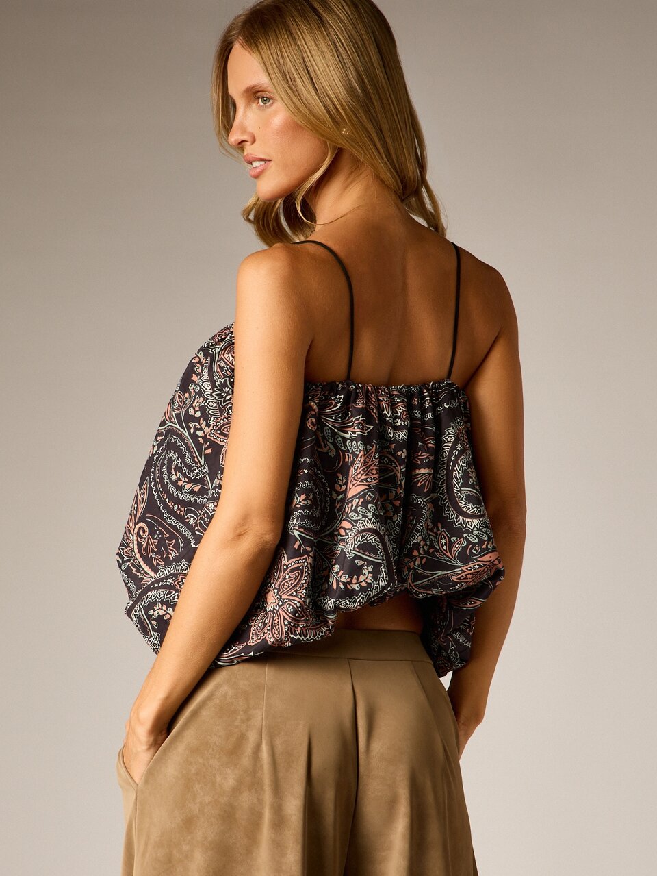 AiiRZ Paisley Print Ruffle Crop Cami With Halter Straps