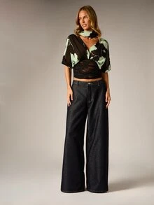 AiiRZ Blus Crop Lengan Kelelawar Leher V Motif Bunga dengan Detail Renda di Pinggang dan Punggung Terbuka untuk Pesta Musim Panas - MultiWarna - View 5