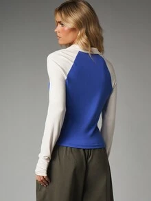 MISSGUIDED Color Block Long Sleeve Crop Polo Top With Collared V-Neck Raglan Sleeves Fitted Silhouette Fall Winter Essential - Blue and White - View 3